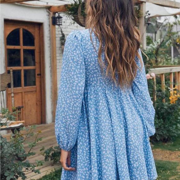 2/$20 NWOT floral v neck dress long lantern sleeve blue white size medium womens - Picture 6 of 10